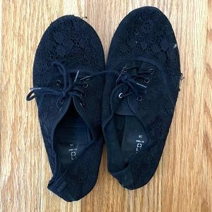 Divided shoes soft black lace lace up size 7